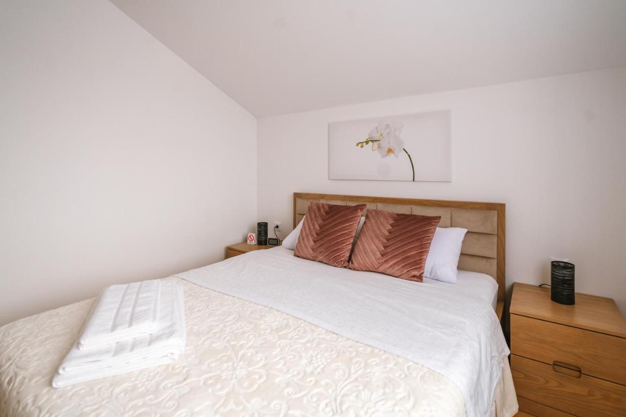 Mikonos Apartman Surčin Εξωτερικό φωτογραφία